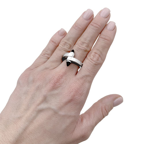 Bague 53 Cartier Menottes - Bague en or blanc et onyx 58 Facettes 35319