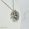 Pendentif Broche/Pendentif - Motif fleur en or blanc et diamants 2,4 ct 58 Facettes 1840