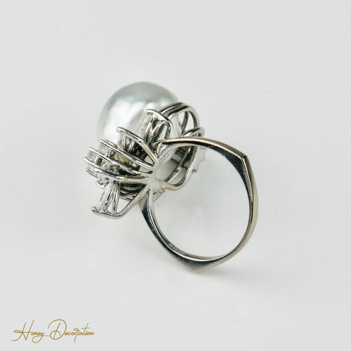 Bague 55.5 Bague en or blanc 750 avec perle baroque et diamants 1,2 ct 58 Facettes 1855