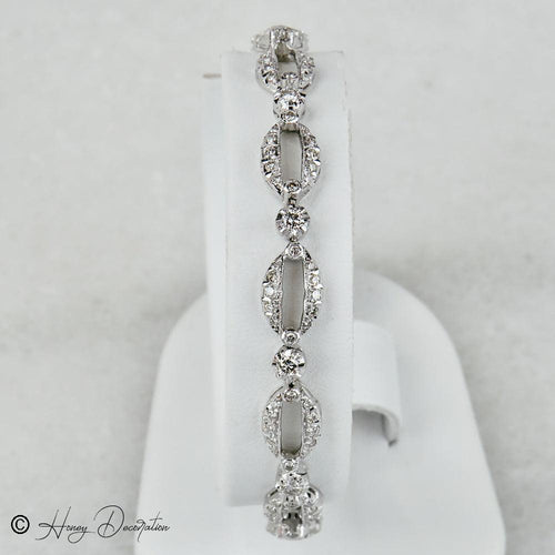 Bracelet Bracelet en or blanc 750 avec 156 diamants taille brillant 58 Facettes 2512