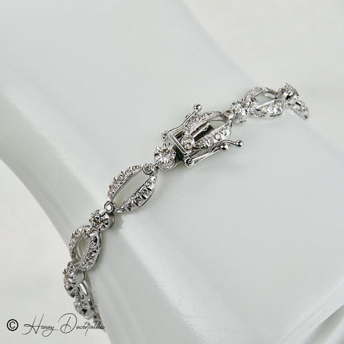 Bracelet Bracelet en or blanc 750 avec 156 diamants taille brillant 58 Facettes 2512