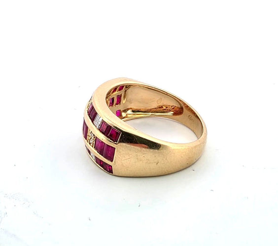 Bague en or jaune massif 18 carats avec rubis et diamants