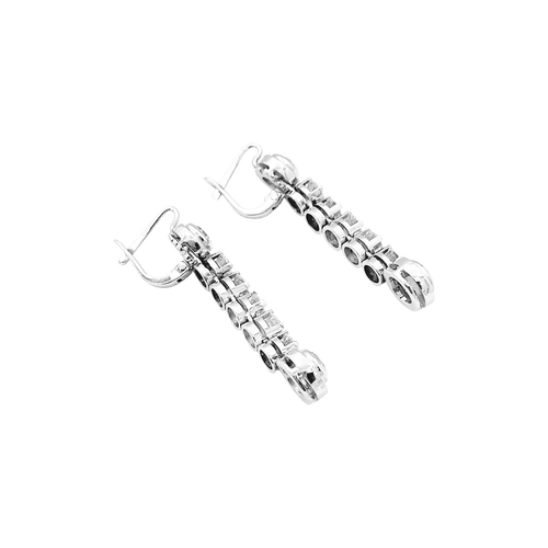 Boucles d'oreilles Paire de boucles d'oreilles pendantes, or blanc et diamants. 58 Facettes 34756