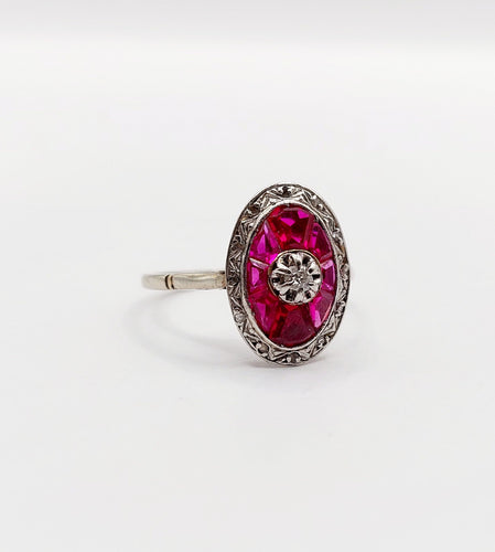 Bague 51 Bague marquise Art déco en or blanc 18k, diamant et rubis synthétiques 58 Facettes A06446