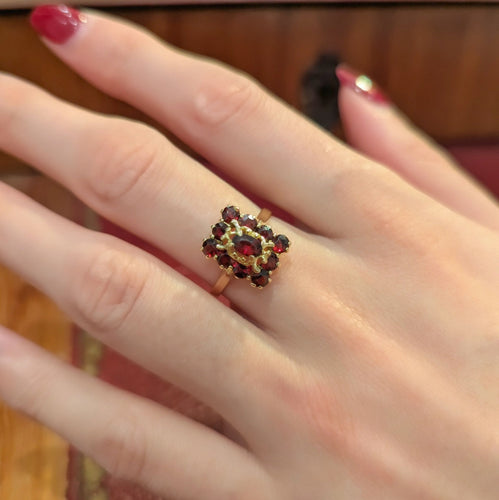 Bague 53 Bague en or jaune 18 carats et grenats 58 Facettes 33020