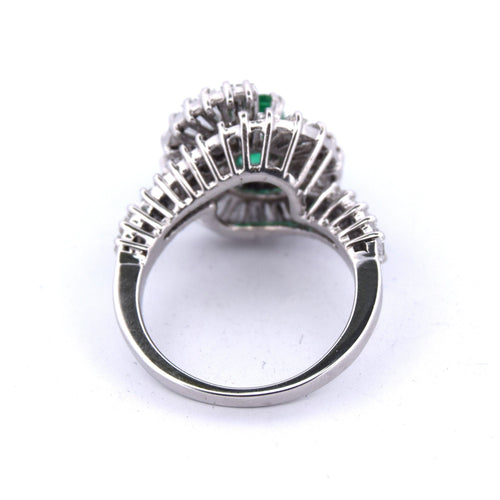 Bague 51 Bague en or blanc avec émeraude et diamants baguette 58 Facettes