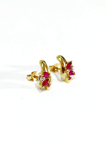 Boucles d'oreilles Paire de boucles d'oreilles or jaune, diamants et rubis 58 Facettes