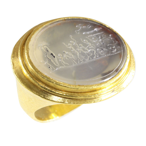 Bague 56 Classicisme satirique d'une bague en or du XVIIIe siècle : Le Triomphe de Priape 58 Facettes 19087-0061