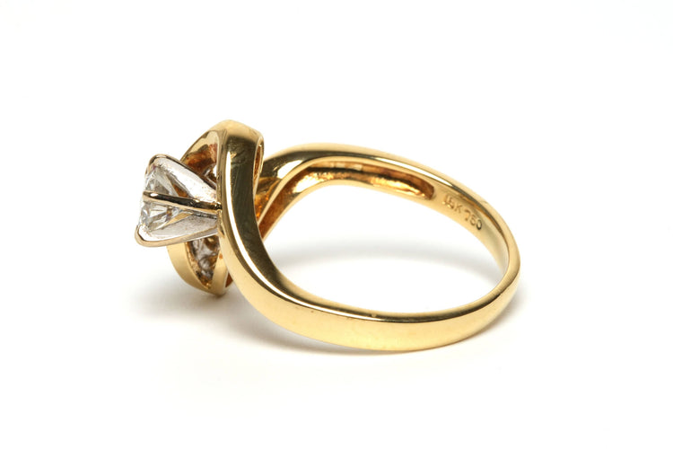 Bague 53 Bague contemporaine en or jaune 18 carats sertie de diamants 58 Facettes 21953