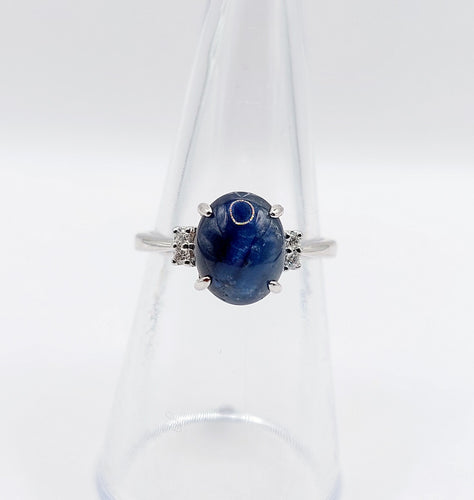 Bague 52 Bague vintage or blanc, cabochon de saphir naturel 3,65 carats, diamants 58 Facettes A05889