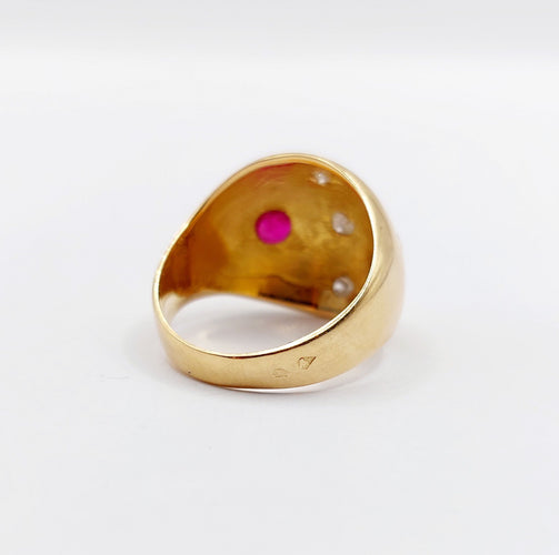 Bague dôme bombé or rose, diamants et rubis serti étoilé (circa 1950) 58 Facettes A06232