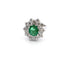 Bague 52 Bague en or blanc avec émeraude centrale et diamants 58 Facettes