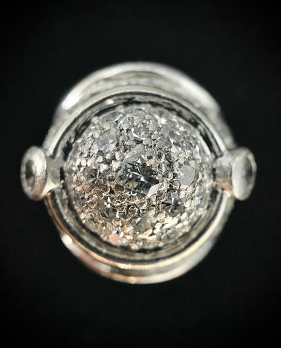 Bague 53 Bague dôme or blanc avec pavage de diamants 58 Facettes