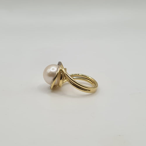 Bague 50 Bague or jaune sertie d’une perle de culture et diamants naturels 58 Facettes