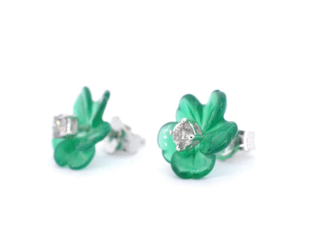 Boucles d'oreilles Boucles d'oreilles en or blanc 0,18 carat avec fleur précieuse verte et gros diamants 58 Facettes 2258