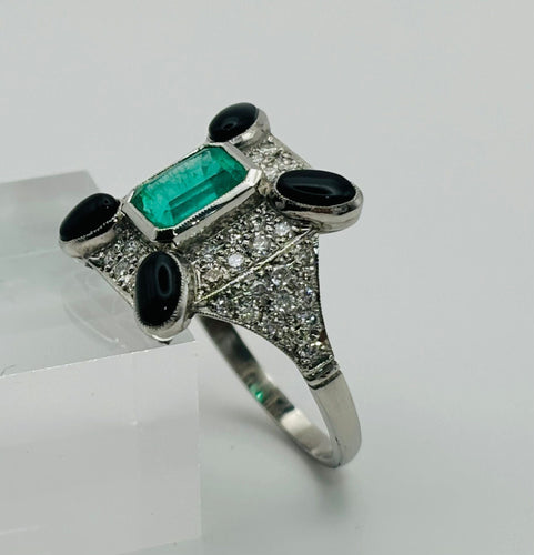 Bague 56 Bague Art Déco en platine ornée d'émeraudes, d'onyx et de diamants 58 Facettes 50307