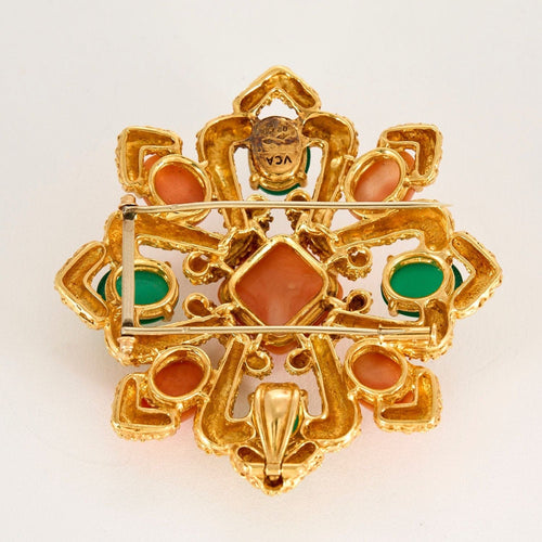 Pendentif VAN CLEEF AND ARPELS - Delphes - Broche pendentif or jaune, corail et chrysoprase 58 Facettes LBV2