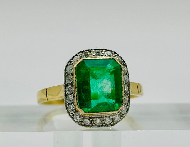 Bague 55 Bague de haute joaillerie « Majesté d’Émeraude » en or jaune et platine, émeraudes et diamants 58 Facettes 50340