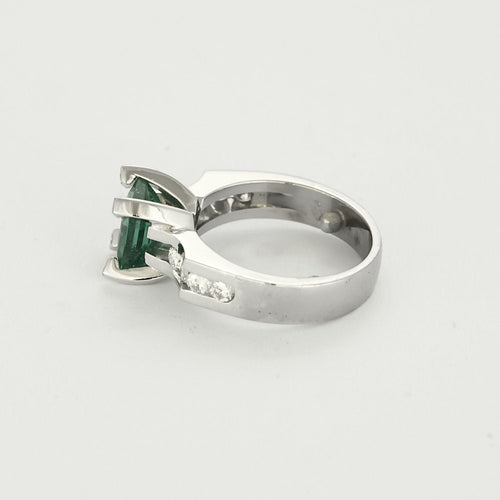 Bague 44 Bague moderniste or gris, émeraude et diamants 58 Facettes DADB-19