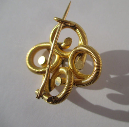 Broche Broche ancienne quadrilobée en or jaune 18 carats et diamant 58 Facettes