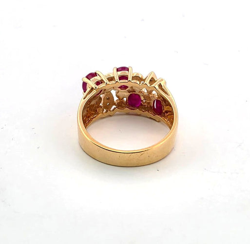 Bague vintage en or jaune 18 carats avec rubis et diamants