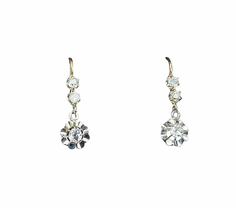 Boucles d'oreilles Paire de boucles d’oreilles dormeuses en or 18 carats et diamants 58 Facettes AB499