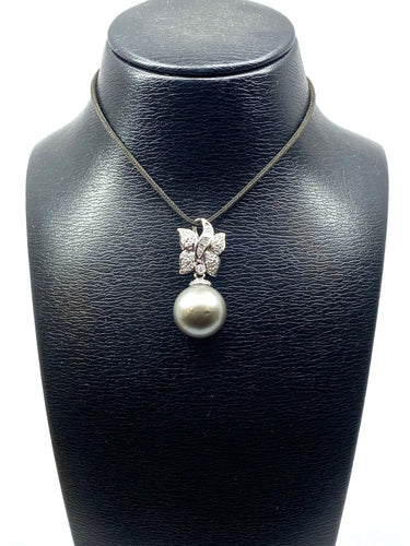 Pendentif Pendentif en or blanc, perle de Tahiti et diamants 58 Facettes AB606