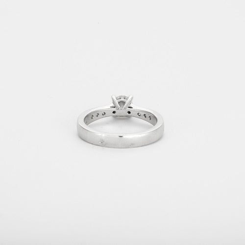 Bague 54 Solitaire or blanc orné de diamants 58 Facettes 517564