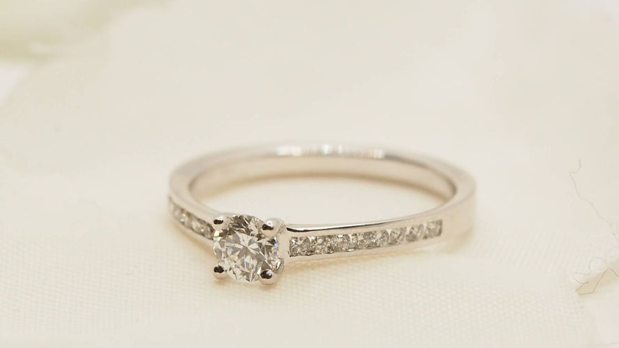 Bague 52 Bague solitaire en or blanc et diamant 58 Facettes 29611/29444