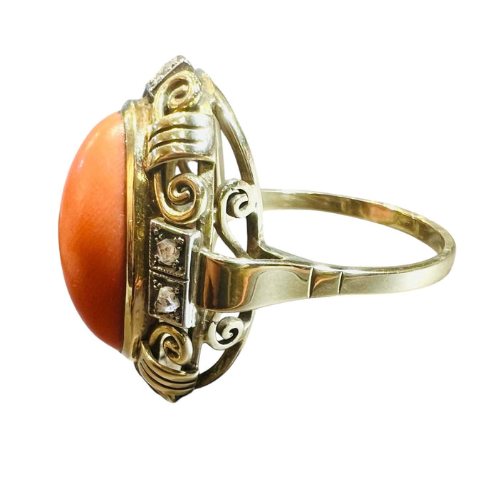 Bague 59 Bague 1940 or jaune cabochon corail et diamants taille ancienne 58 Facettes 7204 A