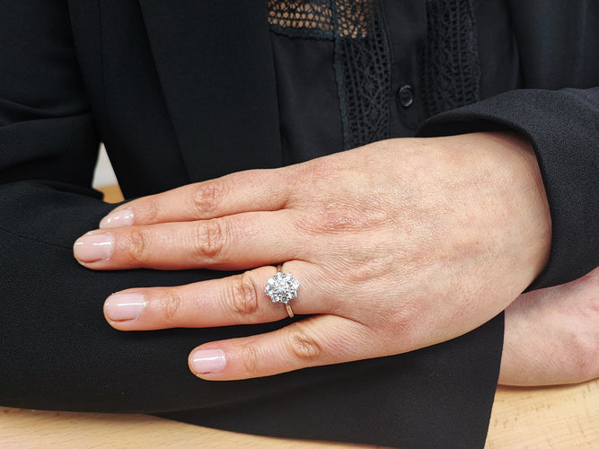 Bague 54.5 Bague marguerite en or blanc 18k et diamants 58 Facettes Bag.marg-dt.DV