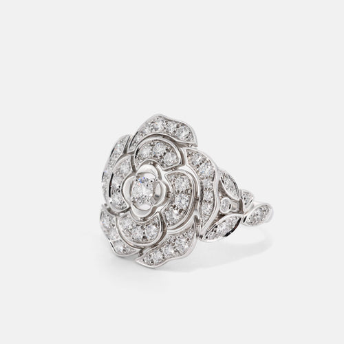 Bague 56 CHANEL - Bague Bouton de Camélia en or blanc et diamants 58 Facettes