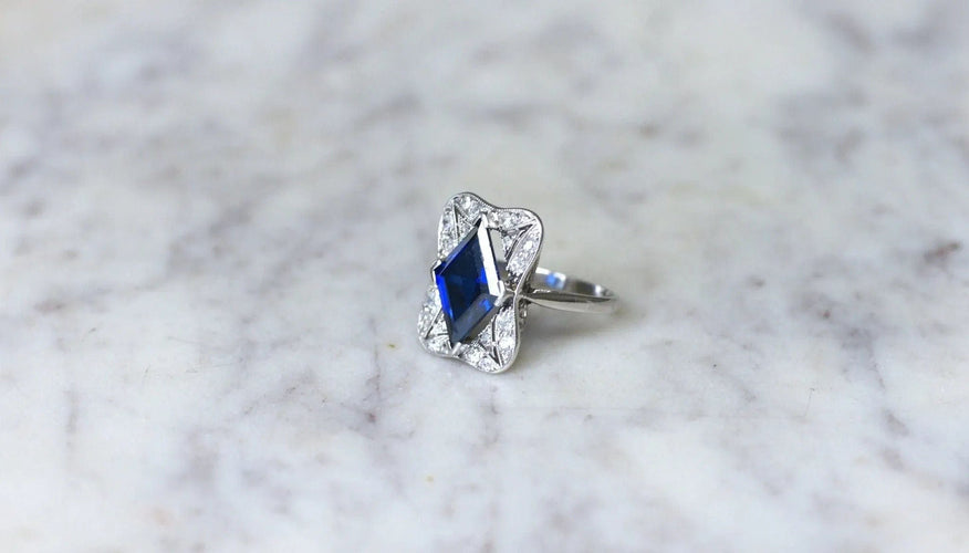 Bague Bague Art Déco Losange Saphir synthétique et diamants 58 Facettes