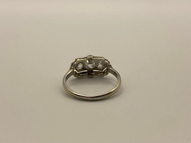 Bague 52 Bague ancienne Art Déco en platine et diamants 58 Facettes