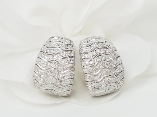 Boucles d'oreilles Boucles d'oreilles importantes en or blanc et pavage de diamants 58 Facettes 33113