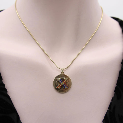 Pendentif CARTIER - Pendentif médaillon vintage de la fraternité Chi Phi en or 58 Facettes A1003B