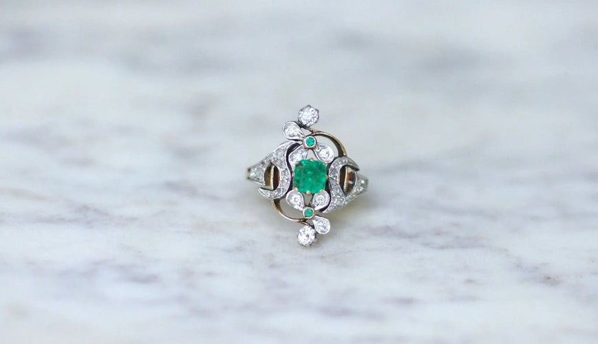 Bague Bague Belle Epoque fleur émeraude et diamant 58 Facettes