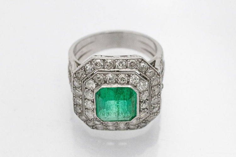 Bague 52 Bague chevalière Art déco avec émeraude 2.00 ct et diamants en or blanc 58 Facettes 11035