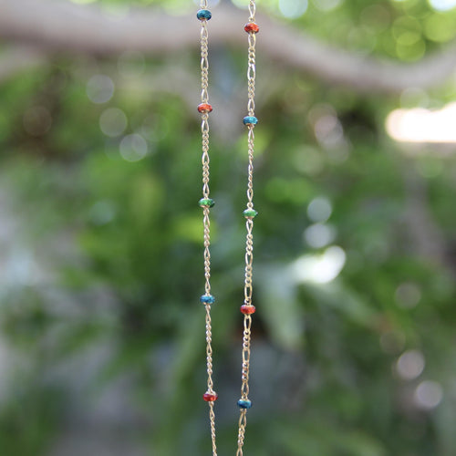 Collier Chaîne à maillons Figaro en or 14 carats avec perles en émail coloré 58 Facettes A2003Y