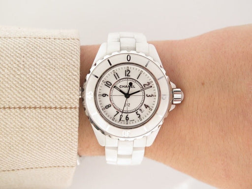 CHANEL j12 33 mm watch in white quartz ceramic 58 Facettes 259477