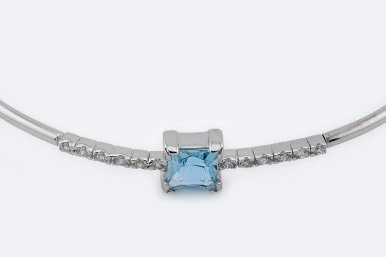 Bracelet Oro Bianco Bracciale rigido in oro bianco con topazio azzurro e zirconi 58 Facettes 197,00 BRC