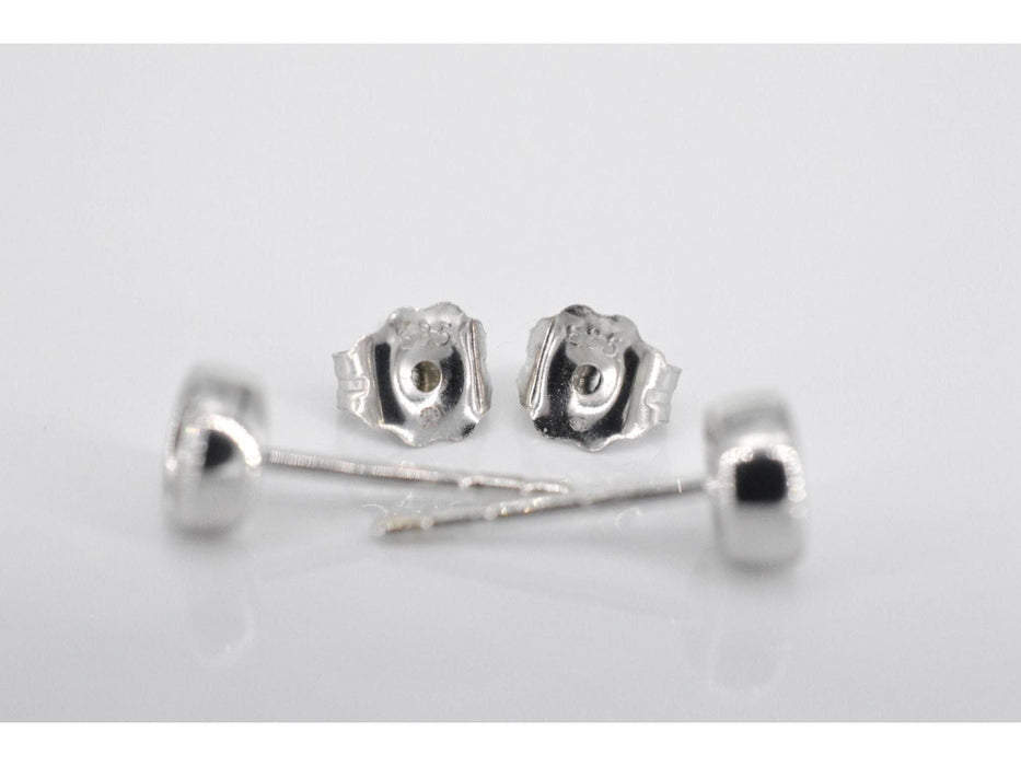 Boucles d'oreilles Boucles d'oreilles en or blanc avec un diamant taille brillant 58 Facettes 2090