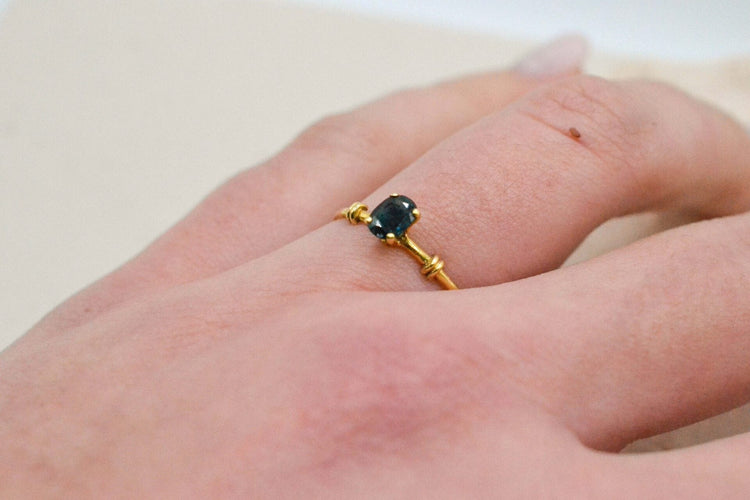 Bague 54 Bague solitaire Or jaune et Saphir 58 Facettes 3811