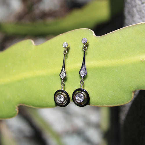 Boucles d'oreilles Boucles d'oreilles pendantes Art déco en or 18 carats, diamants et émail 58 Facettes A2000T