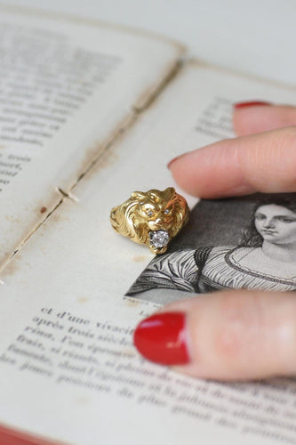 Bague Chevalière Ancienne Lion Diamants Or jaune
