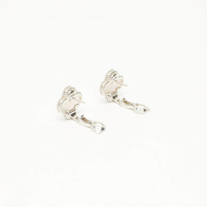 Boucles d’oreilles Van Cleef & Arpels Vintage Alhambra Nacre en or blanc