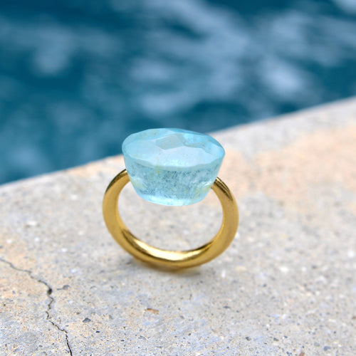 Bague 22K Gold Marie-Hélène de Taillac Milky Aquamarine Cabochon Ring 58 Facettes