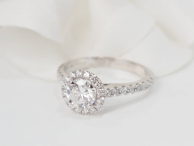 Bague 53 Bague solitaire en or blanc et diamants 0.82ct 58 Facettes 31189/30918