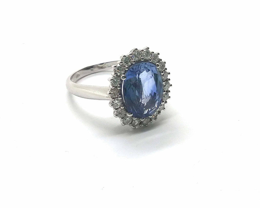 Bague avec saphir de Ceylan et pavé diamants