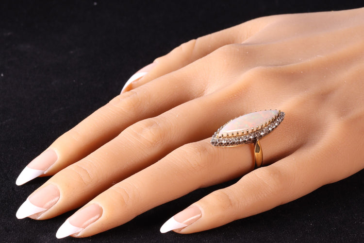 Bague 55 L'élégance victorienne : le chef-d'œuvre de la bague en opale et diamant de 1880 58 Facettes 16054-0031